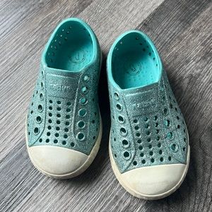 Native Jefferson Sparkle Blue Slip On Shoes Kids Size 5 C5 Girls Water Sneakers